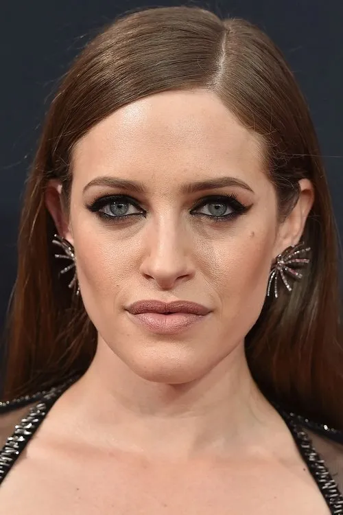 Carly Chaikin photo