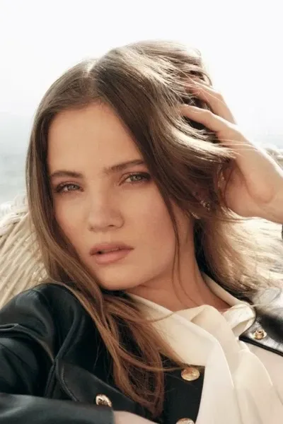 Freya Allan photo