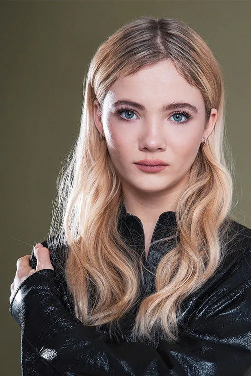 Freya Allan photo