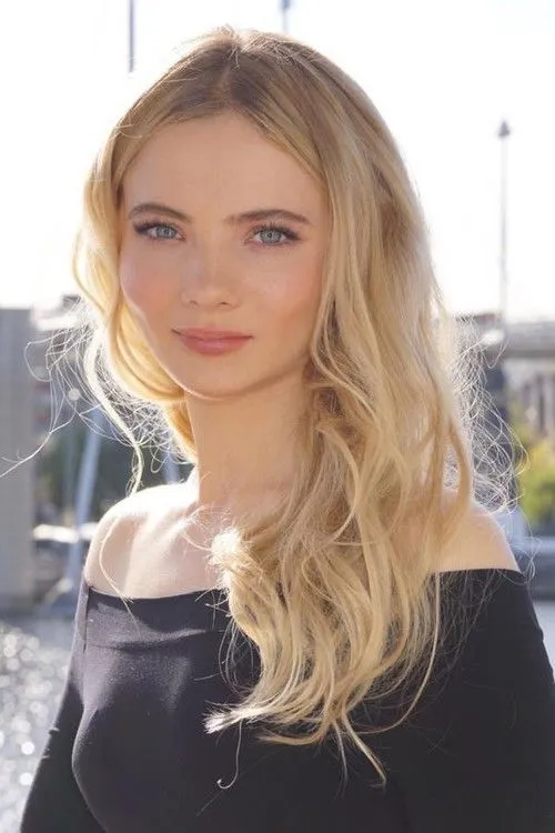 Freya Allan photo