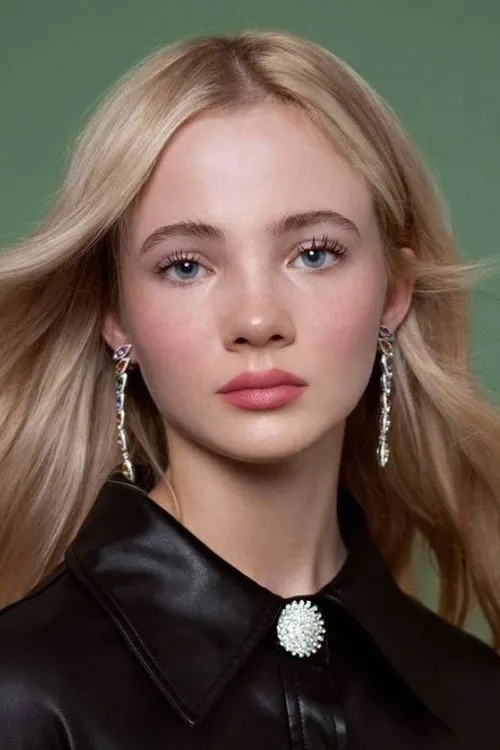 Freya Allan photo