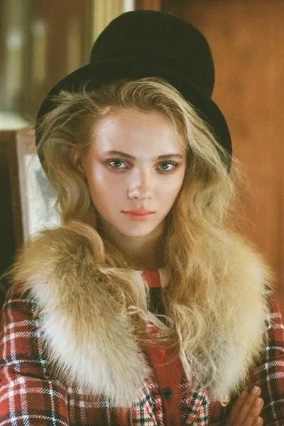 Freya Allan photo