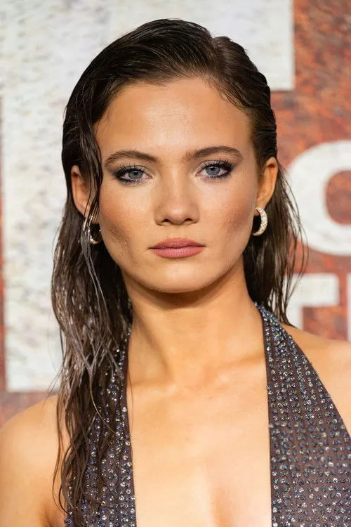 Freya Allan photo
