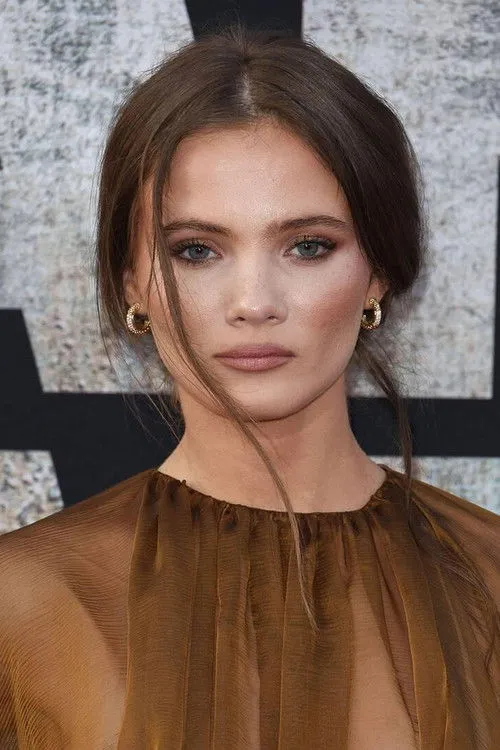 Freya Allan photo