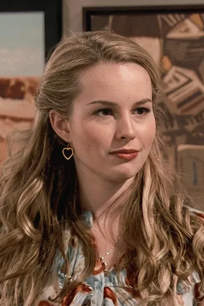 Juliet van Heusen photo