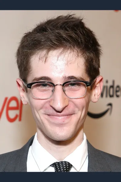 Noah Robbins photo
