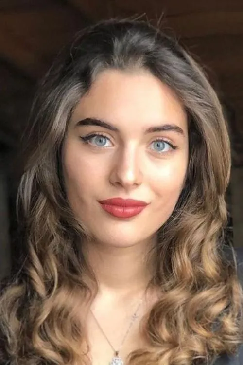 Çağla Şimşek photo