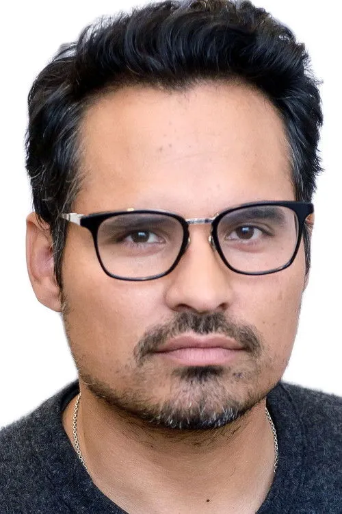 Michael Peña photo