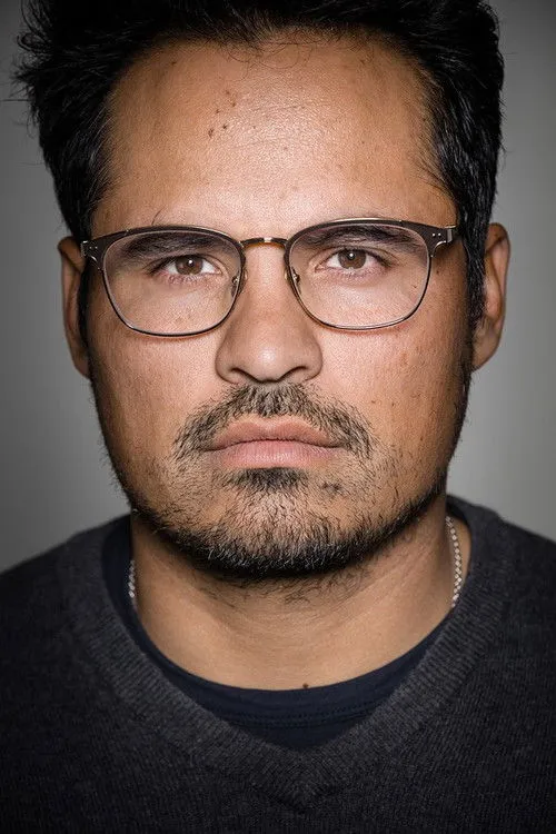 Michael Peña photo