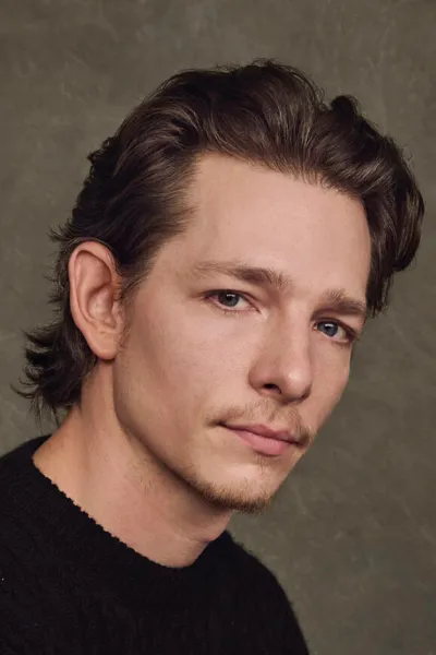 Mike Faist photo