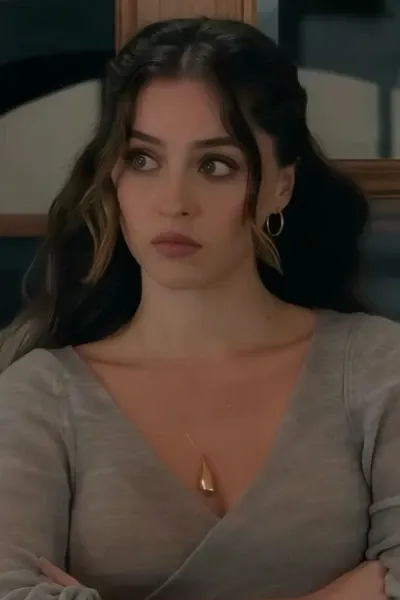 Cemre Baysel photo