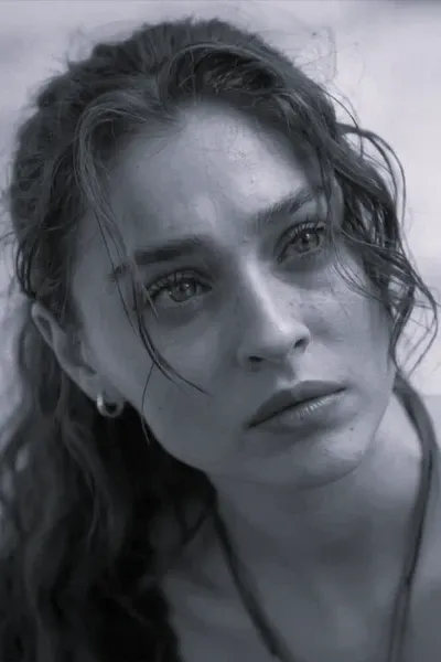 Cemre Baysel photo