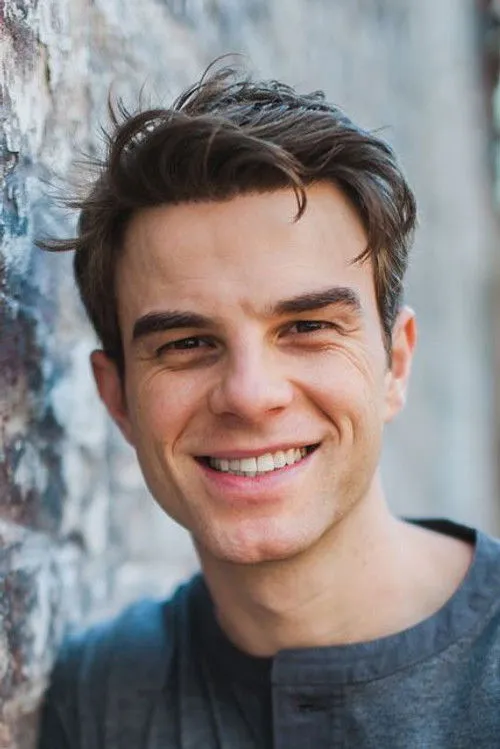 Nathaniel Buzolic photo