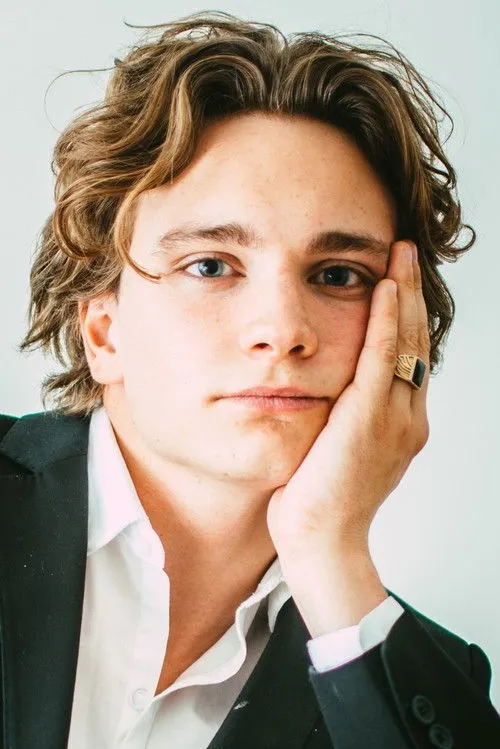 Anton Forsdik photo