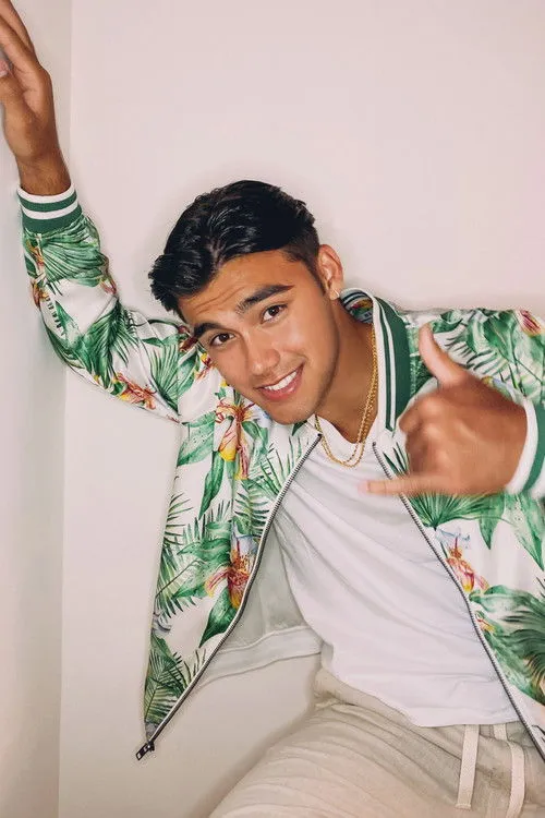 Bailey May photo