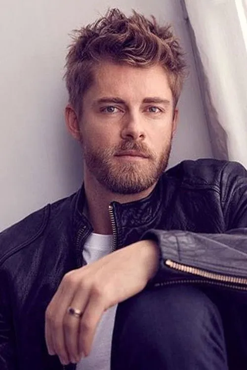 Luke Mitchell photo