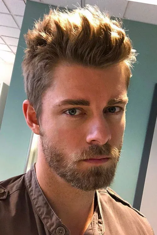 Luke Mitchell photo