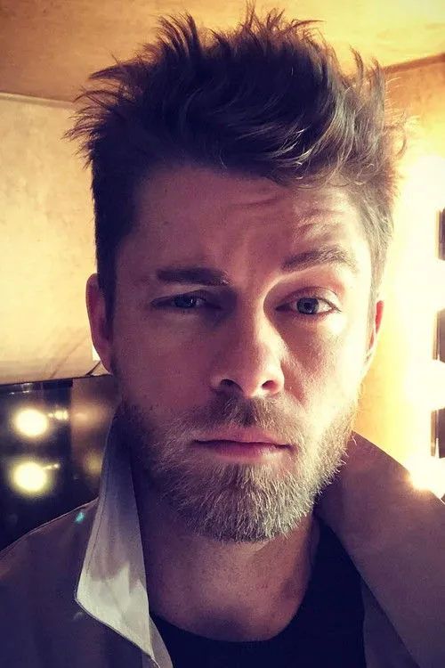 Luke Mitchell photo