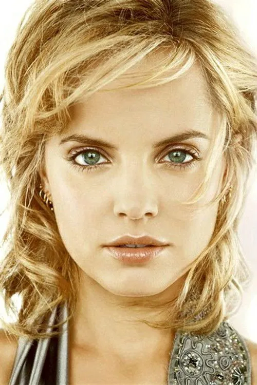 Mena Suvari photo