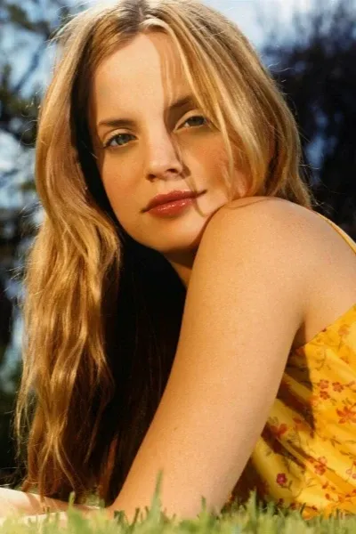 Mena Suvari photo