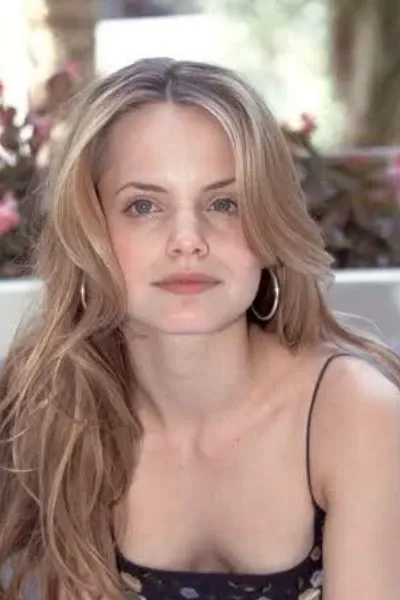 Mena Suvari photo