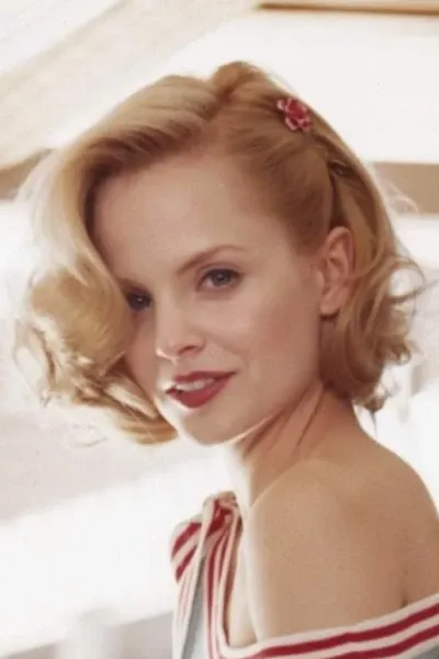 Mena Suvari photo