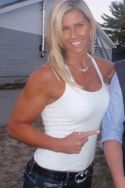 Shannon Leroux photo