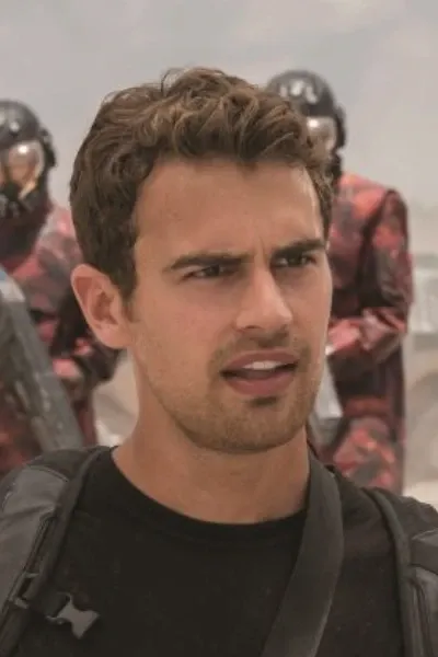 Tobias Eaton (Divergent) photo