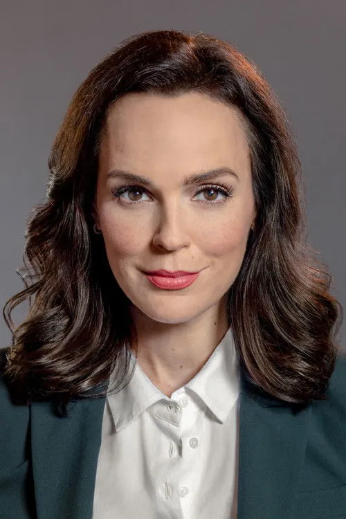 Erin Cahill photo
