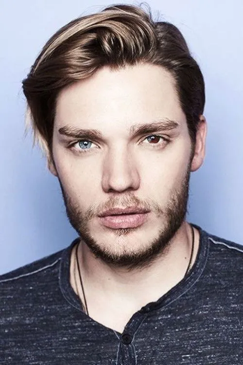 Dominic Sherwood photo