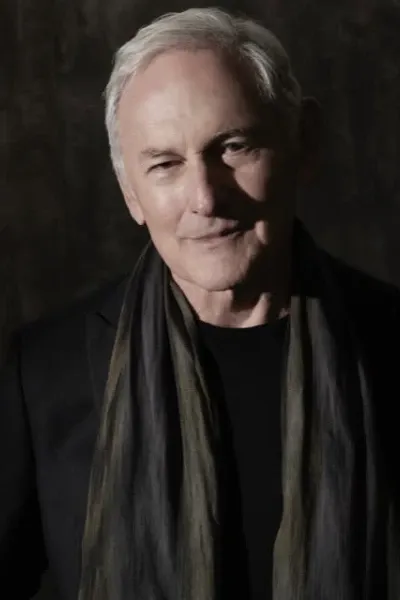 Victor Garber photo