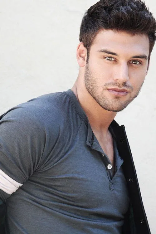 Ryan Guzman photo