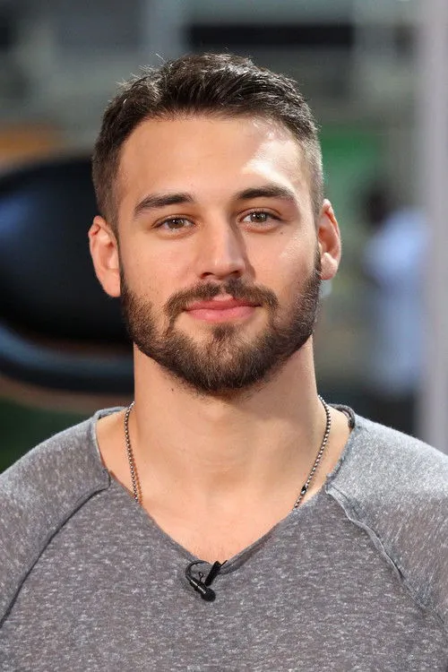 Ryan Guzman photo