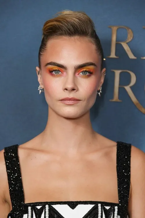 Cara Delevingne photo