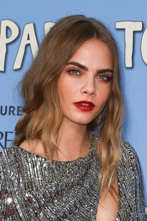 Cara Delevingne photo