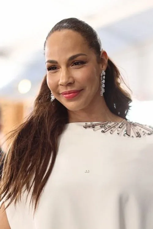 Amanda Brugel photo