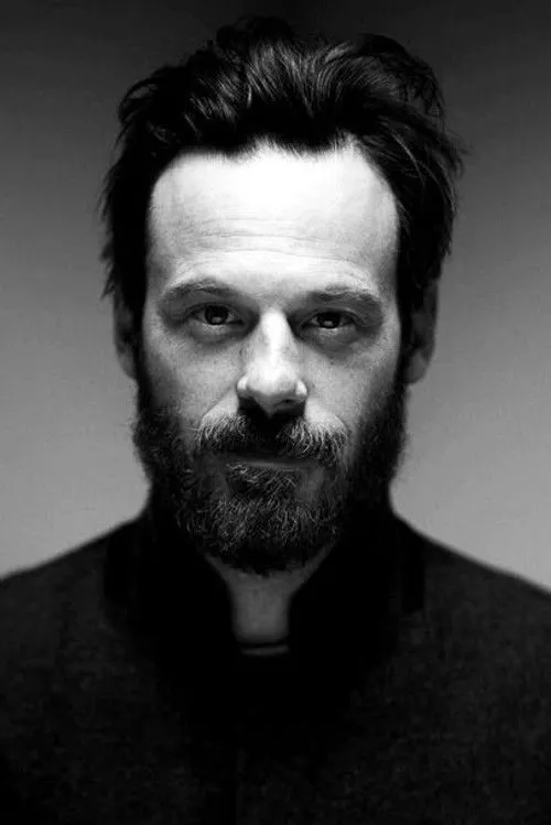 Scoot McNairy photo