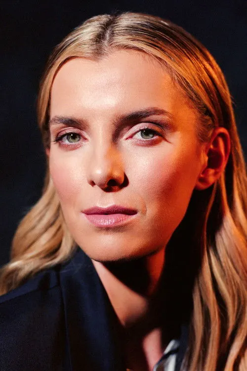 Betty Gilpin photo