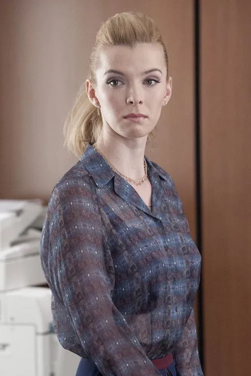 Betty Gilpin photo