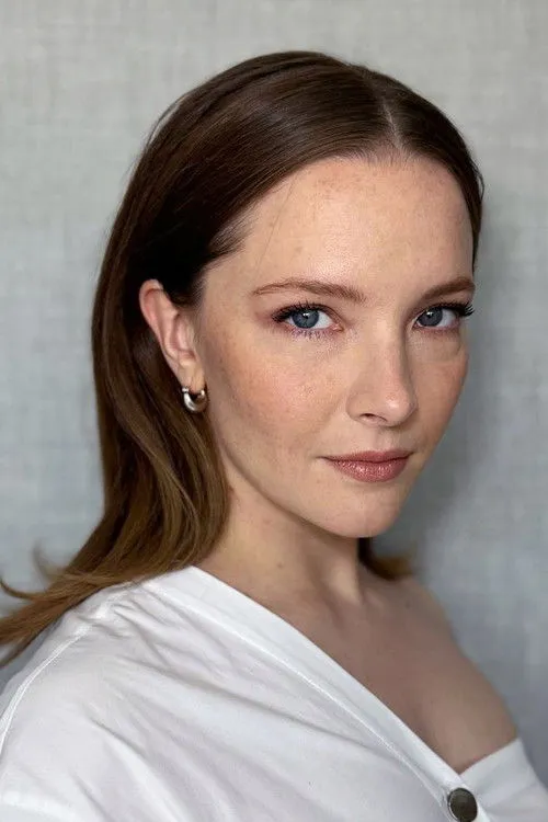 Morfydd Clark photo