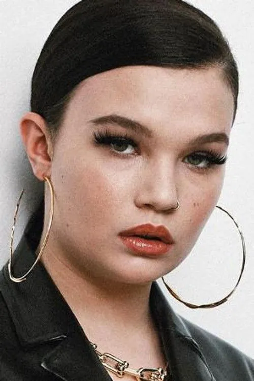 Lola Young photo