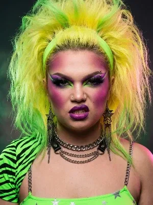 Lola Young photo