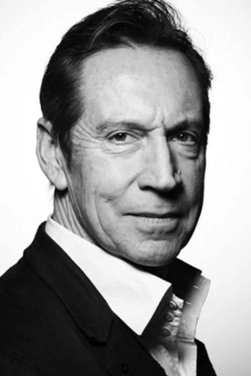 Jonathan Hyde photo