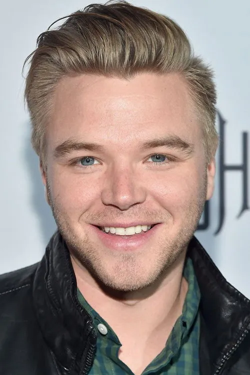 Brett Davern photo