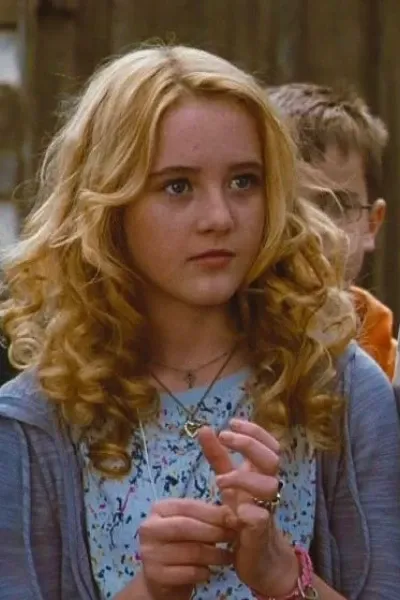 Kathryn Newton photo
