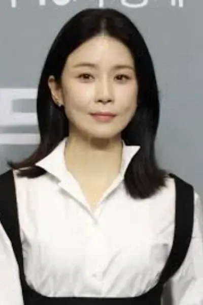 Lee Bo-young photo
