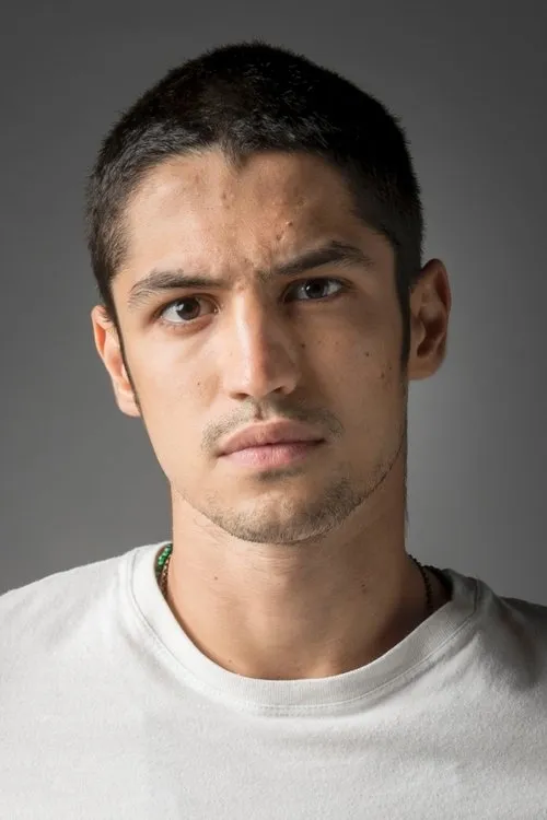 Gabriel Leone photo