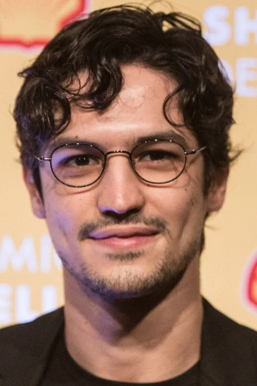 Gabriel Leone photo