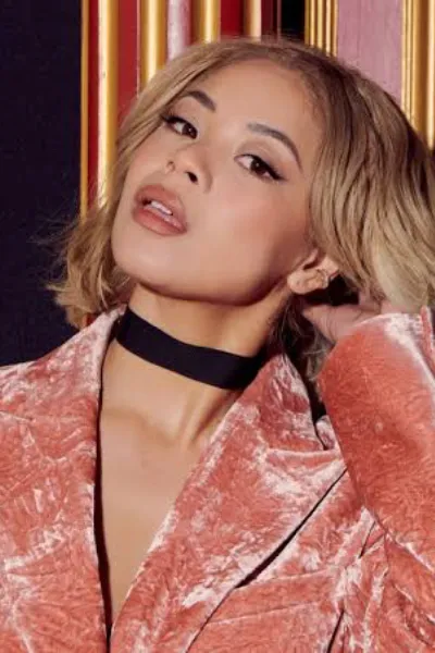 Eva Noblezada photo
