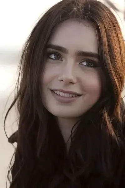 Lilly Collins photo